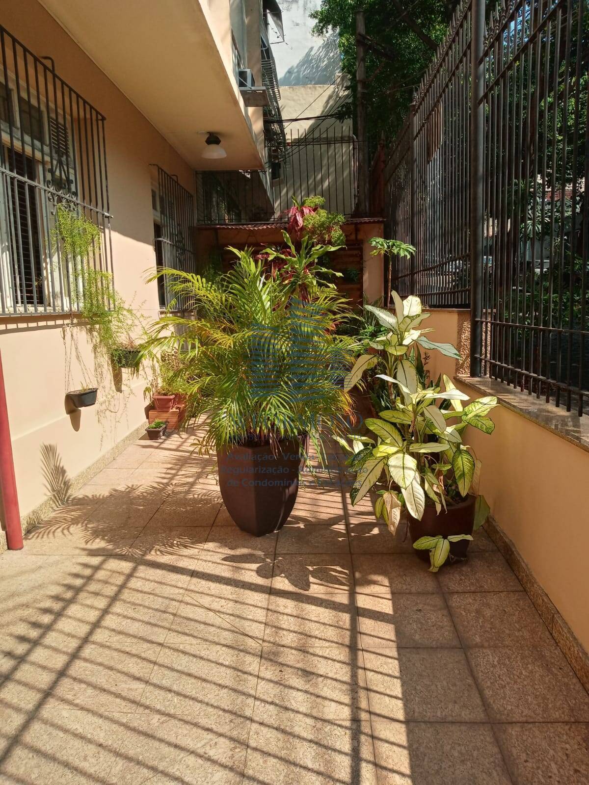 Apartamento à venda com 1 quarto, 55m² - Foto 2